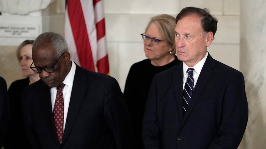 Alito and Roberts at Sandra Day OConner casket