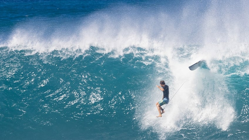 surf star joao chianca nearly dies in gnarly incident in hawaiian waters