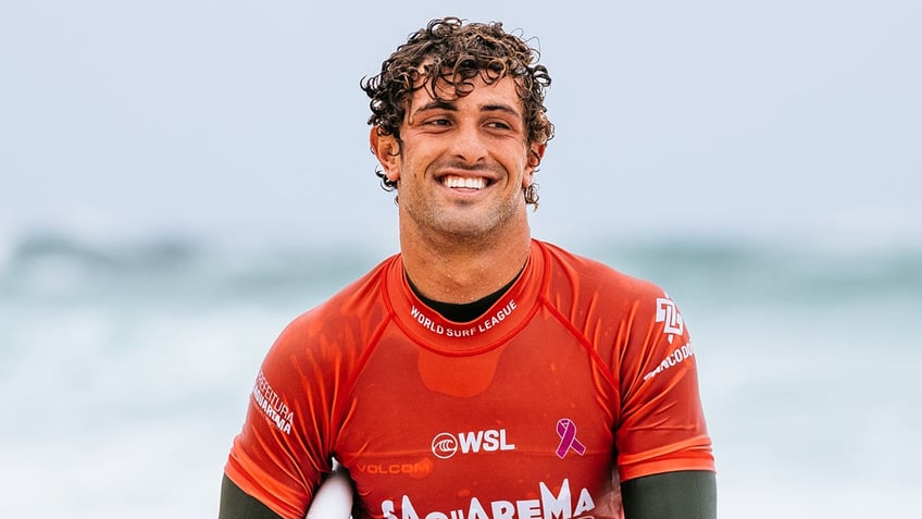 surf star joao chianca nearly dies in gnarly incident in hawaiian waters