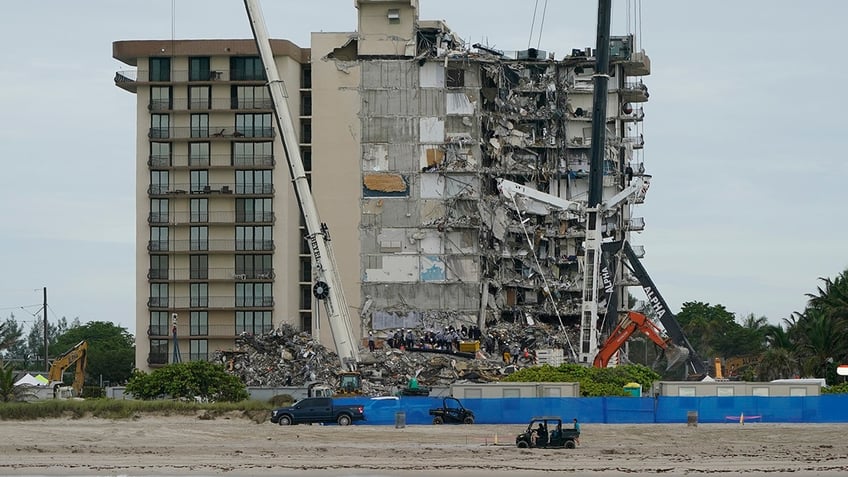 surfside condo collapse investigators reveal pool deck construction deviated from design requirements