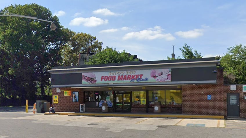 suspected thief tries to rob philadelphia convenience store with deadly result