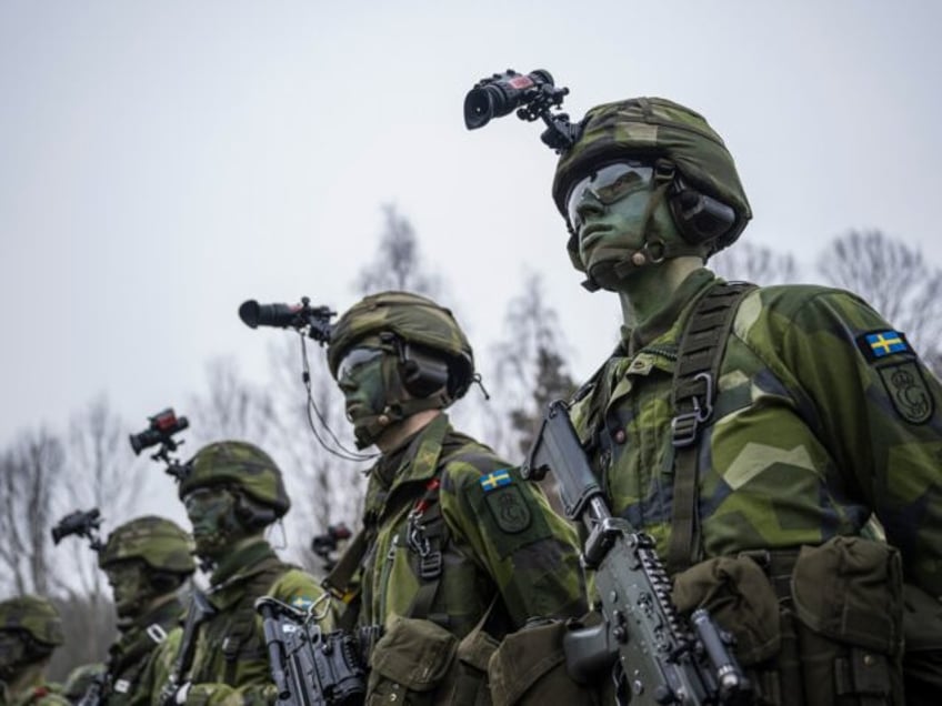 Soldiers from the 13th counter intelligence battalion, 2nd reconnaissance platoon of the S