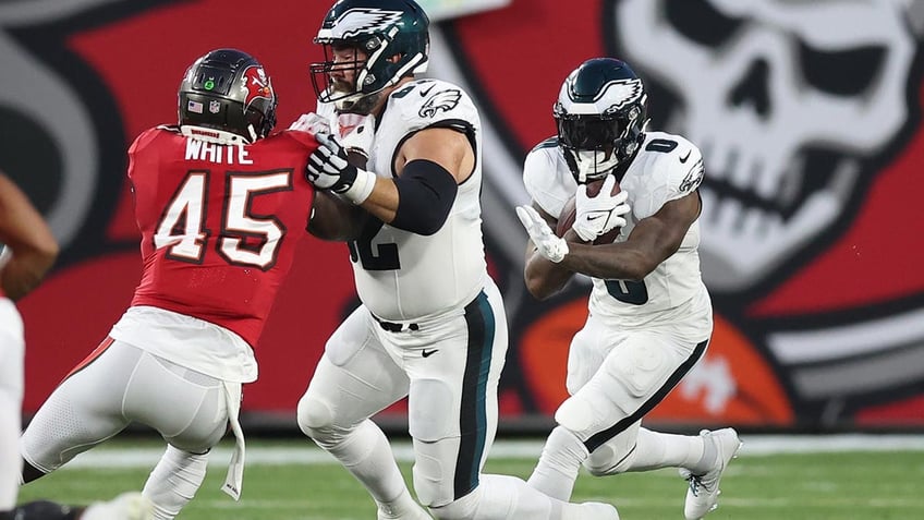 swift helps kelce eagles stay undefeated with victory over bucs