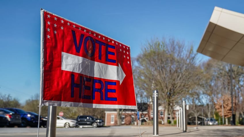 vote here sign 