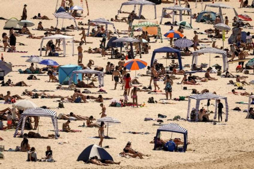 sydney bakes in hottest day in three years