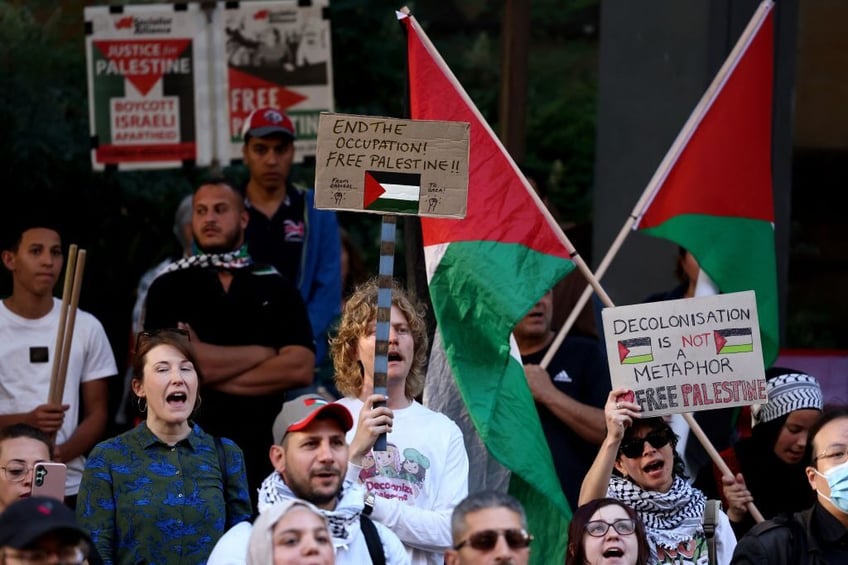 sydney jewish community warned to stay home as hamas supporters claim the citys streets