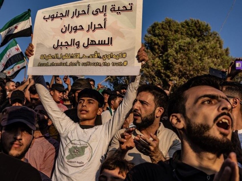 syria anti government protesters ransack assads socialist party hq