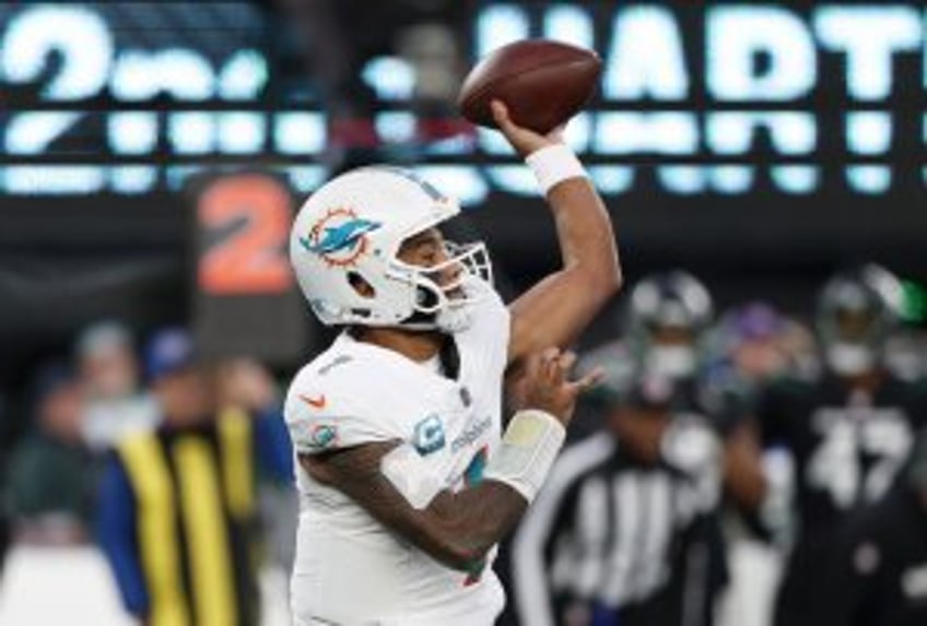 Tagovailoa, Jones among 5 must-start fantasy football quarterbacks for Week 10