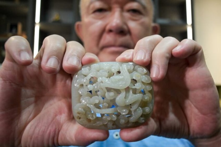 taiwans antique jade dealers see trade losing lustre