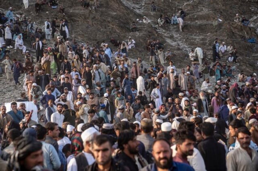 taliban appeal to afghan private sector to help those fleeing pakistans mass deportation drive