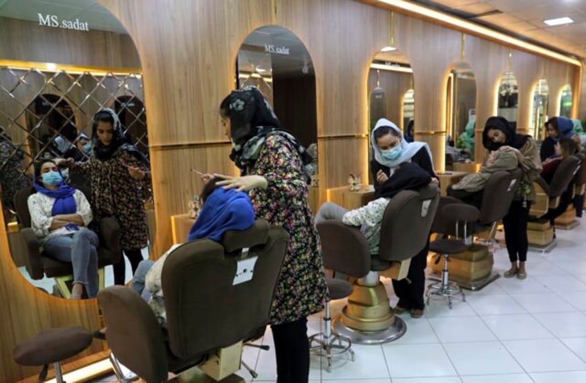 taliban bans beauty salons in afghanistan despite un concern and rare public protest