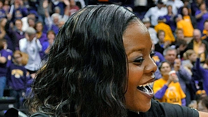 tasha butts georgetown womens basketball coach dead at 41 after breast cancer battle