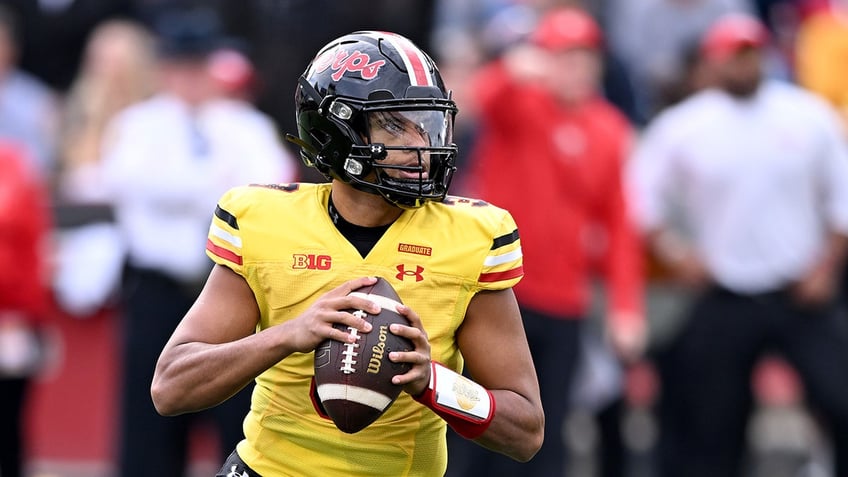 Taulia Tagovailoa drops back