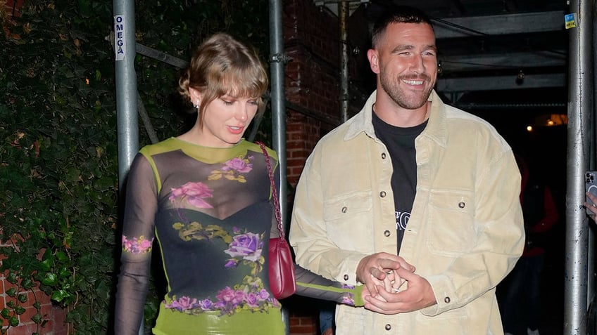 taylor swift and selena gomez step out for a girls night in new york city