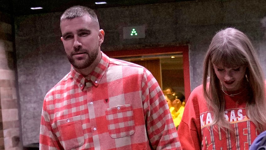 taylor swift and travis kelce relationship works because theyre very supportive of each other his dad says