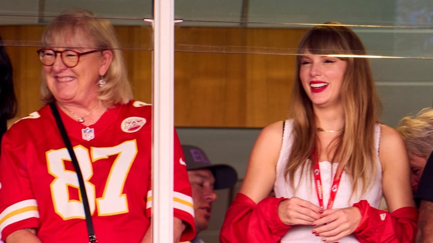 taylor swift and travis kelce romance defended by valerie bertinelli who tells haters to shut up