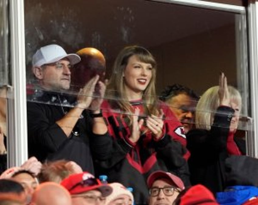 Taylor Swift arrives at Super Bowl LVIII, completing Tokyo-Las Vegas trip