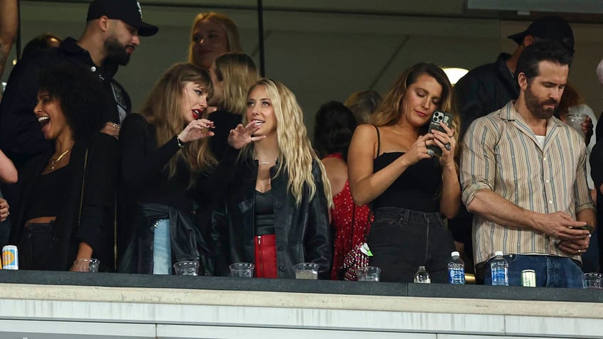 taylor swift brittany mahomes watching tight chiefs game sparks jokes on social media