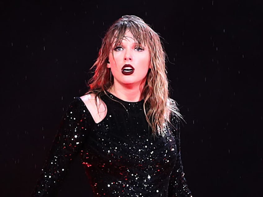 SYDNEY, AUSTRALIA - NOVEMBER 02: Taylor Swift performs at ANZ Stadium on November 02, 2018 in Sydney, Australia. (Photo by Mark Metcalfe/Getty Images)