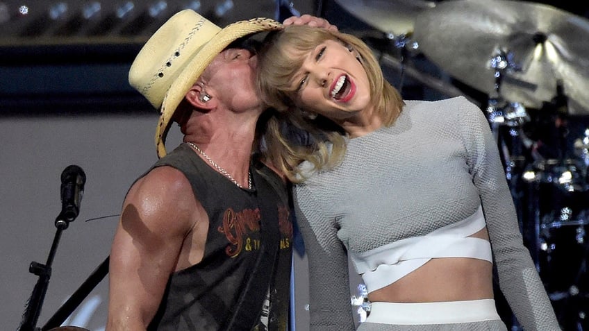 A photo of Kenny Chesney, Taylor Swift