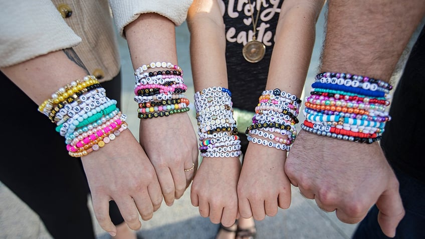 Friendship bracelets at Taylor Swift tour