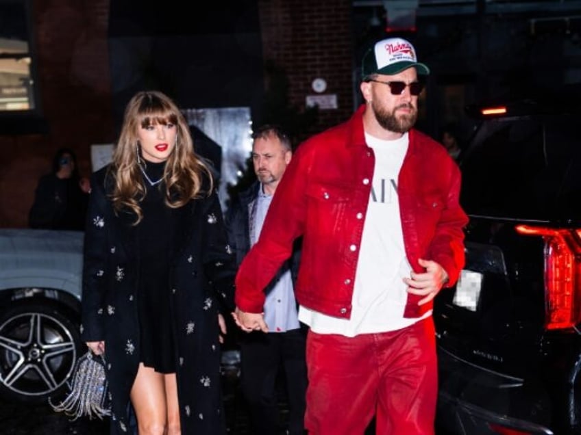 NEW YORK, NEW YORK - DECEMBER 28: Taylor Swift (L) and Travis Kelce are seen in the Meatpa