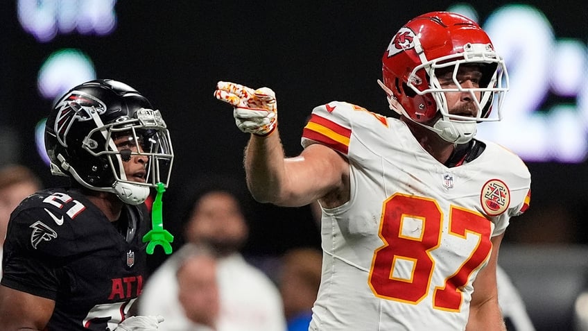 Travis Kelce points for a first down