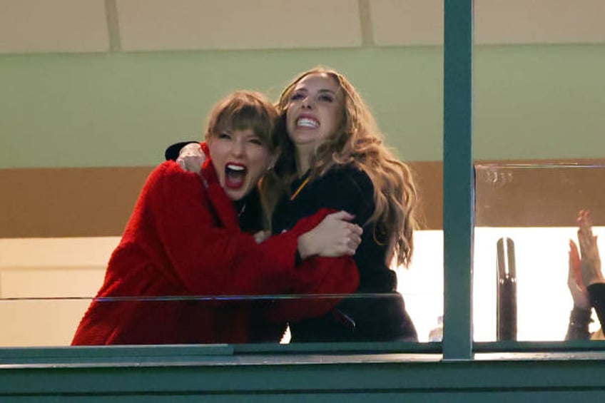 Taylor Swift and Brittany Mahomes react in a suite during the game between the Kansas City Chiefs and the Green Bay Packers at Lambeau Field on...