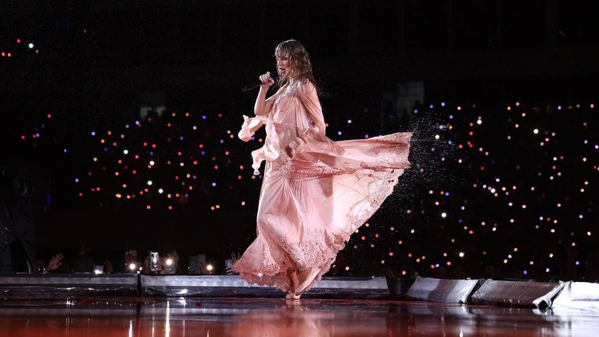 taylor swift gets emotional on stage performing song bigger than the whole sky after fans death