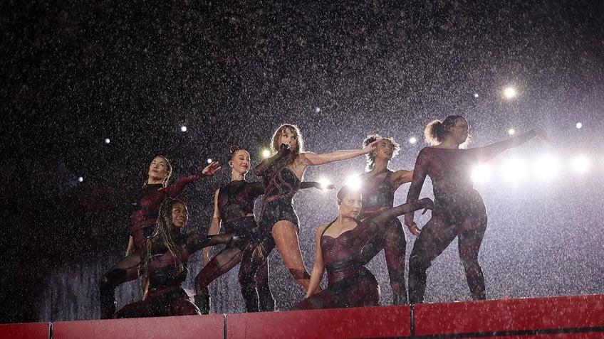 taylor swift gets emotional on stage performing song bigger than the whole sky after fans death