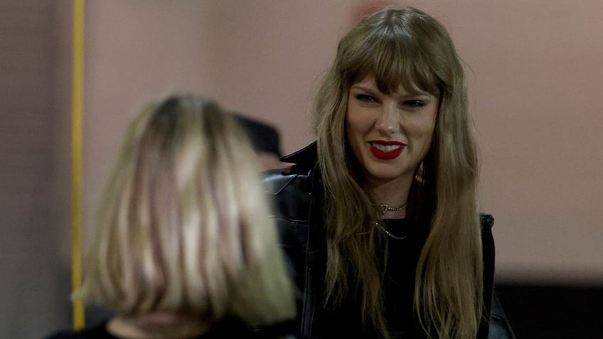 taylor swift has 3 word reaction to noise level upon entering metlife stadium