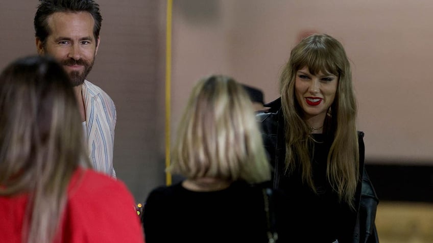 taylor swift has 3 word reaction to noise level upon entering metlife stadium