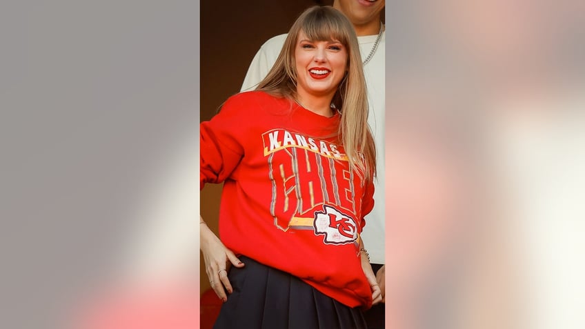 Taylor Swift in Chiefs gear