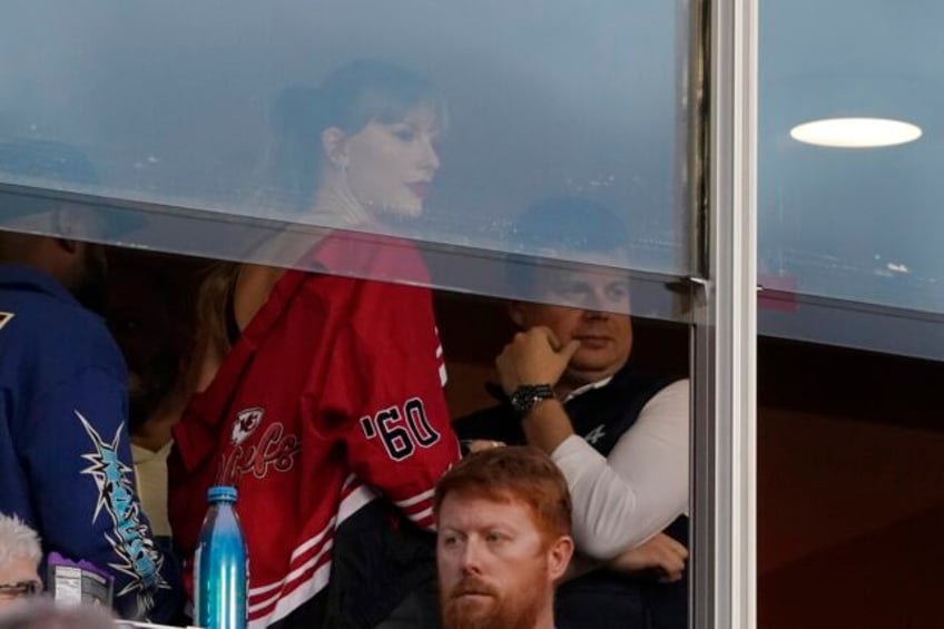 taylor swift returns to arrowhead stadium to see travis kelce and the chiefs face the broncos