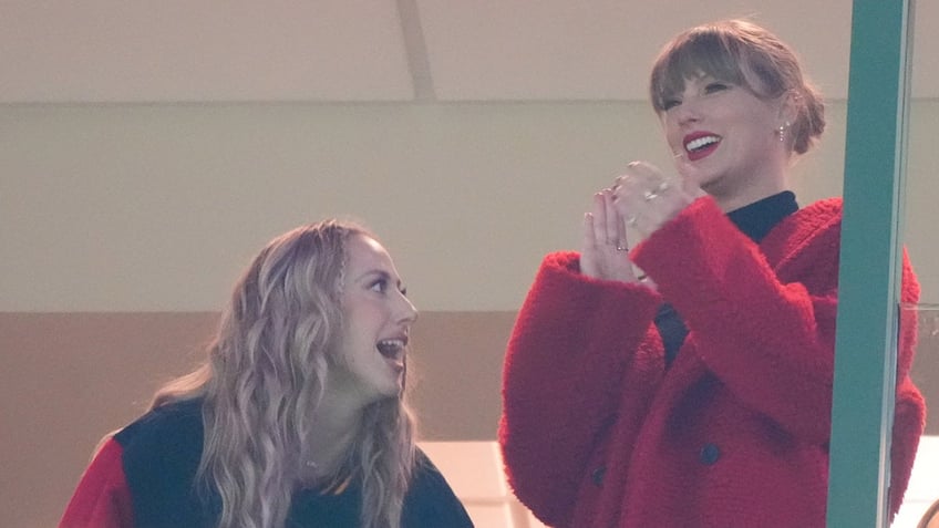 taylor swift seemingly shouts travis kelces nickname at chiefs game