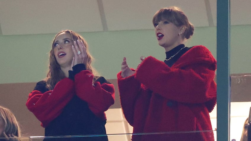 taylor swift seemingly shouts travis kelces nickname at chiefs game