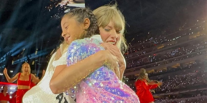 taylor swift shares eras concert moment with kobe bryants daughter years after late nba stars appearance