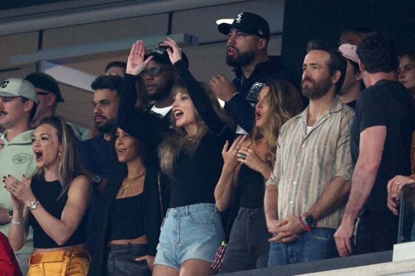 taylor swift spotted as rumored beau kelces chiefs play ny jets