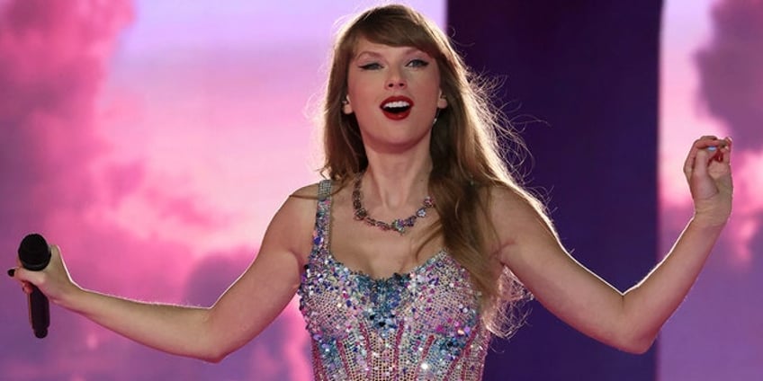 taylor swift superfan spent nearly 9k to attend 10 eras tour concerts a big deal