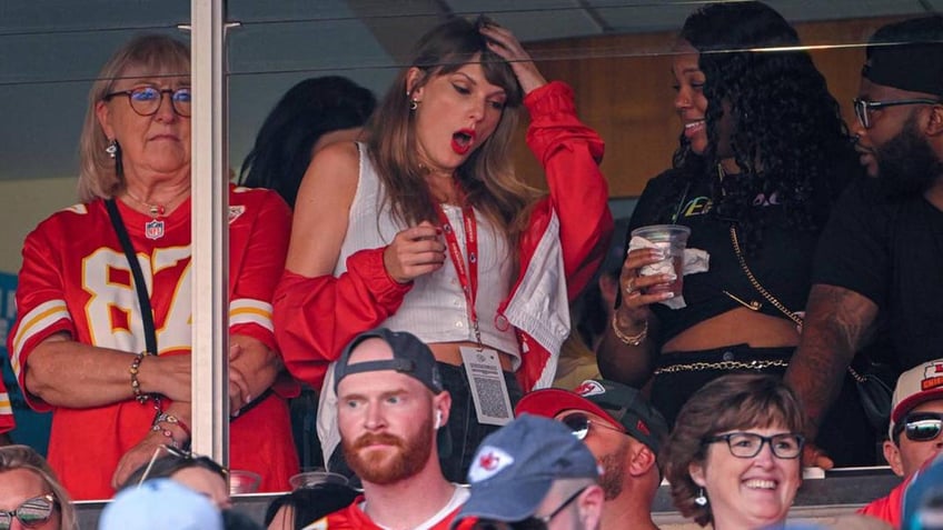 taylor swift travis kelce appear to leave stadium together after chiefs win