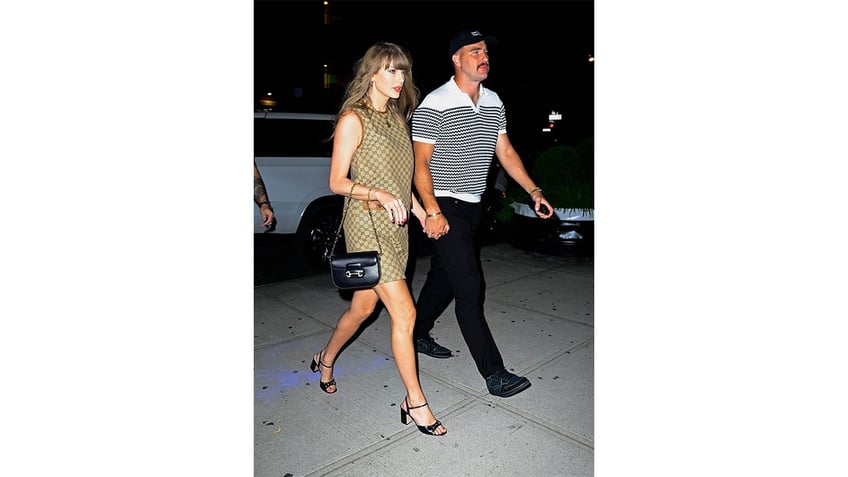 Taylor Swift and Travis Kelce arriving to double date