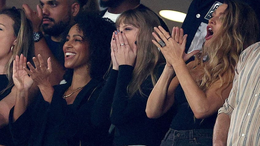 taylor swift watches chiefs narrowly escape with win over jets