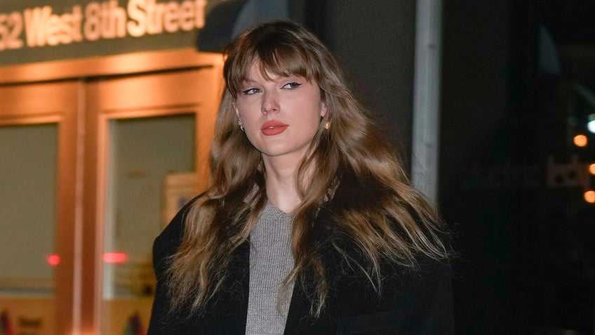Taylor Swift steps out in New York City