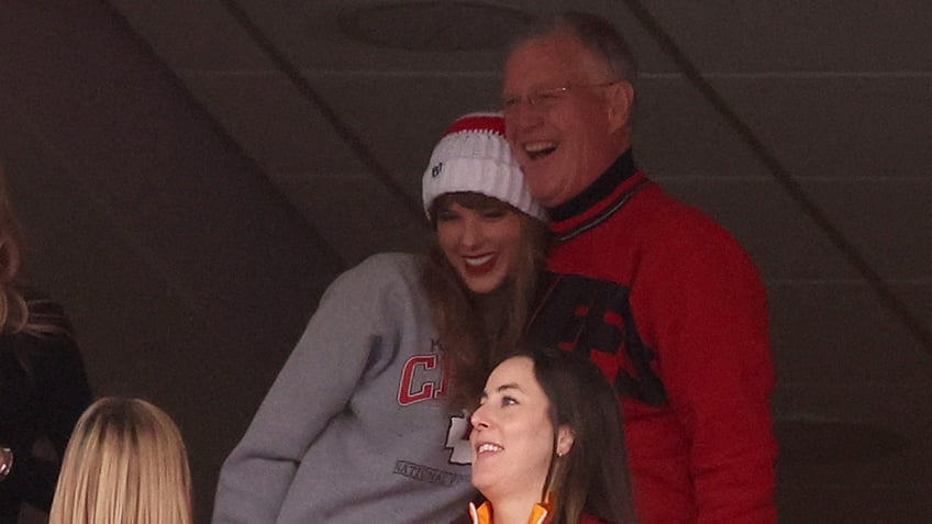 Taylor Swift with her father, Scott Swift, at a Kansas City Chiefs game