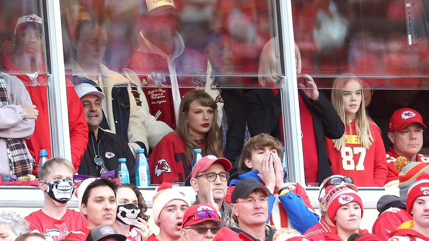 Taylor Swift scowl