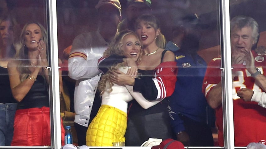 Brittany Mahomes and Taylor Swift hug