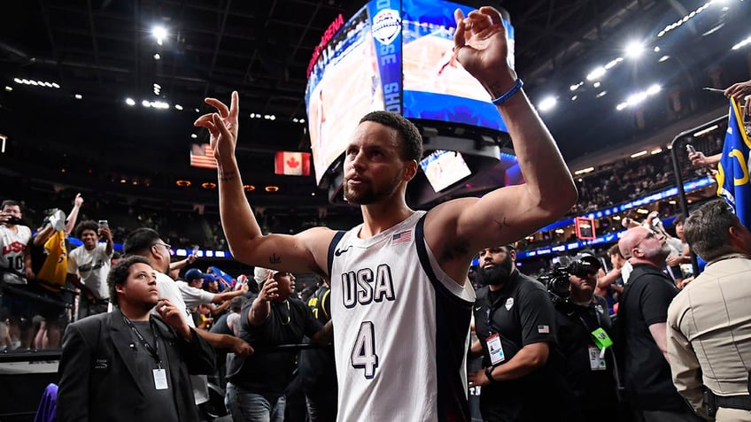 Steph Curry acknowledges crowd