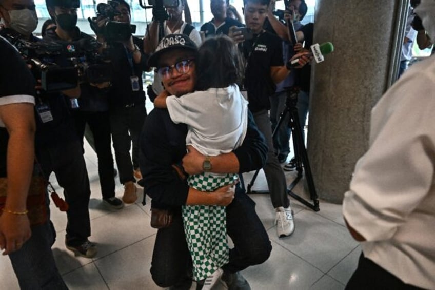 tears and trauma as thai evacuees return from israel