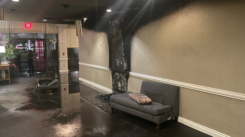 teen arrested for allegedly setting fire in florida hotel following fight with mother police