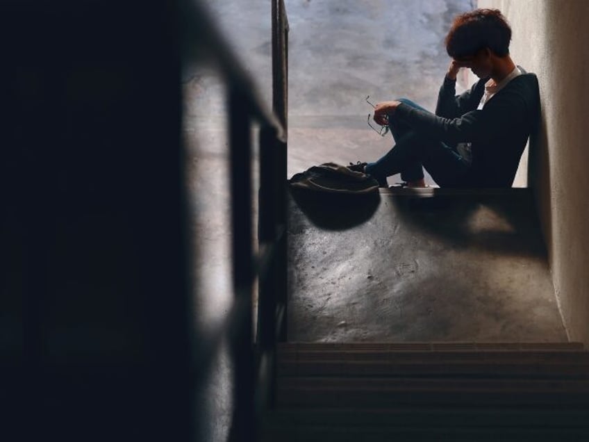 Teen upset by smartphone messages